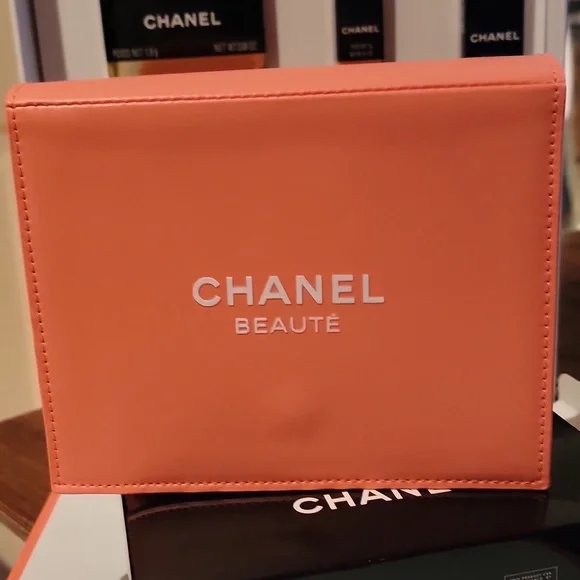 Chanel Makeup takeaways  The Nature Getaway - Picture 12 of 13